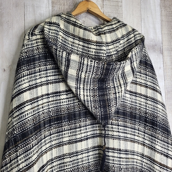 Arola Wool Black and White Plaid Cape/Poncho With Hood. Black & White - Picture 9 of 15